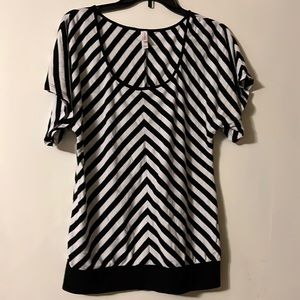 Size L striped tee